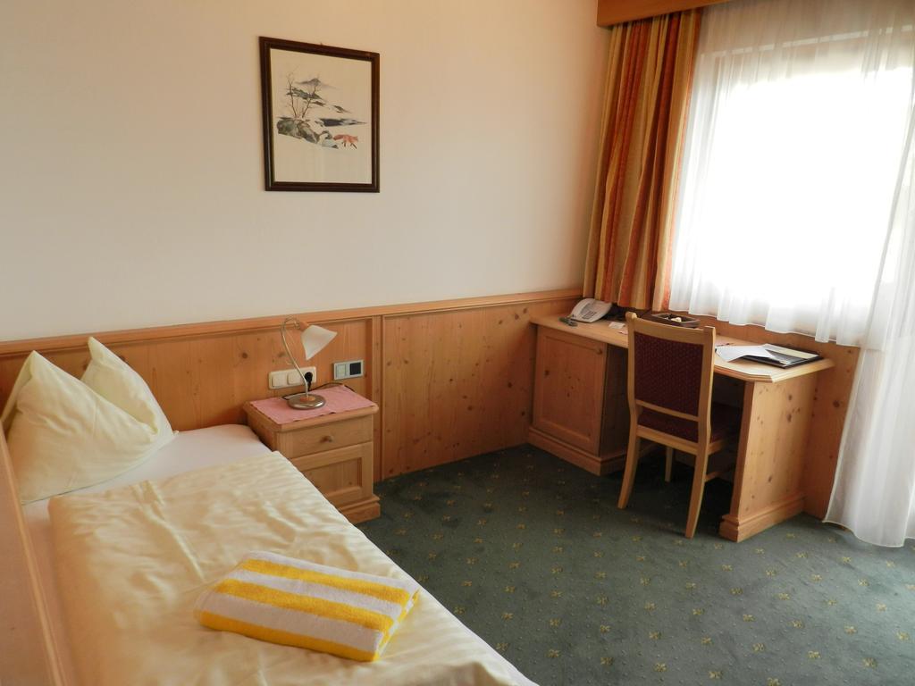Hotel Hubertus Mit Erlebnislandgasthof Reitherwirt Kitzbühel Szoba fotó