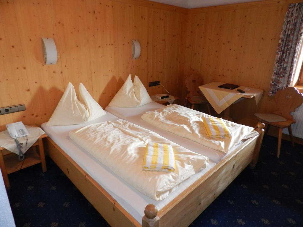 Hotel Hubertus Mit Erlebnislandgasthof Reitherwirt Kitzbühel Szoba fotó